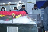 Chiranjeevi Pays Last Respcets to Sirivennela Sitaramasastri